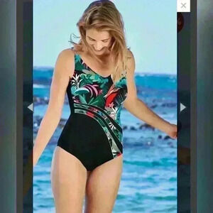 Nwt! Women's Floral swimsuit